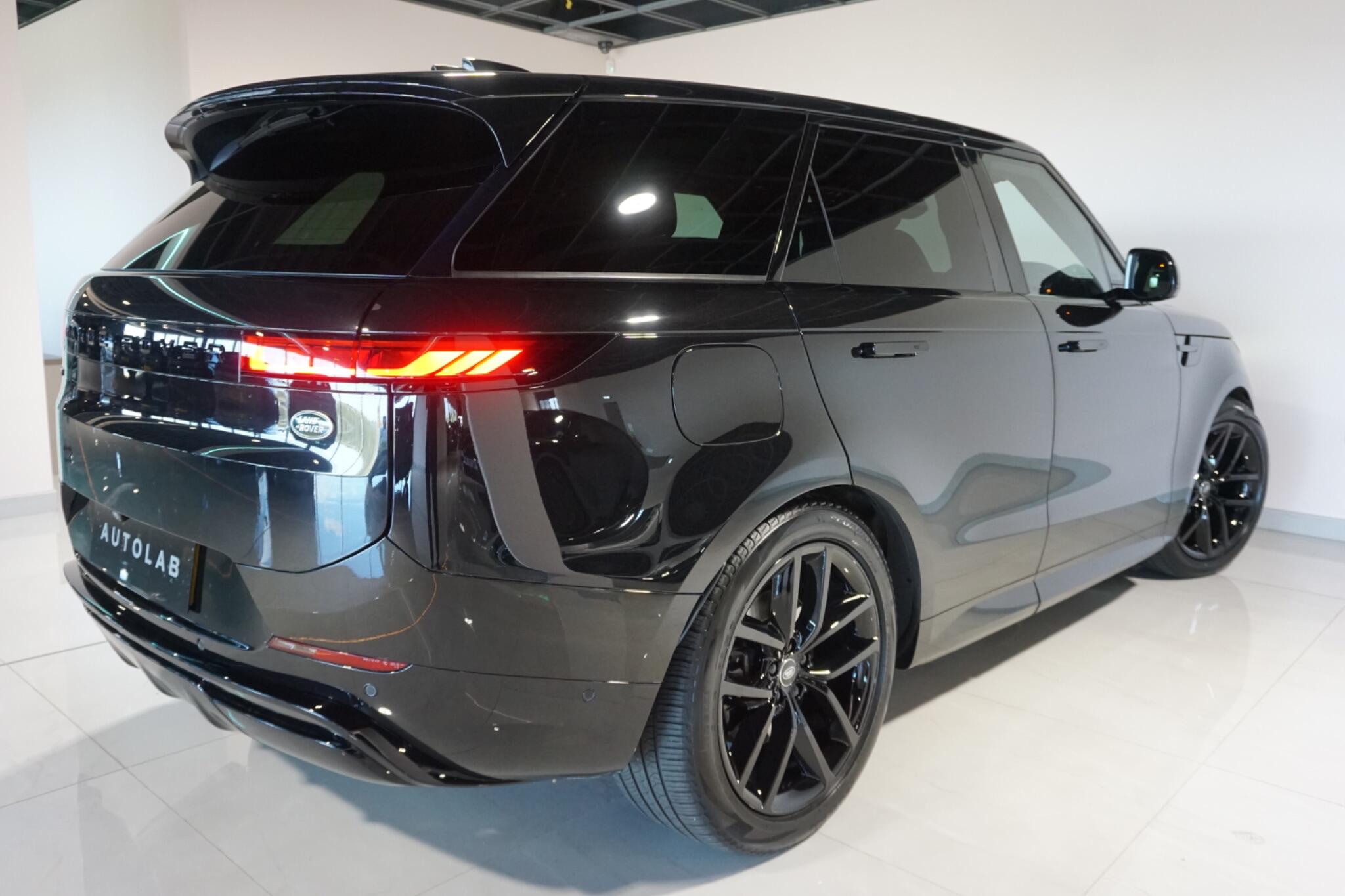 Land Rover Range Rover Sport 3.0 D300 MHEV Dynamic SE SUV 5dr Diesel Auto 4WD Euro 6 (s/s) (300 ps)